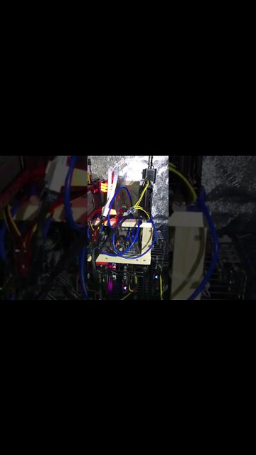 The GPUs love Cold Weather. Grow tent open and GPU temps are low #Shorts