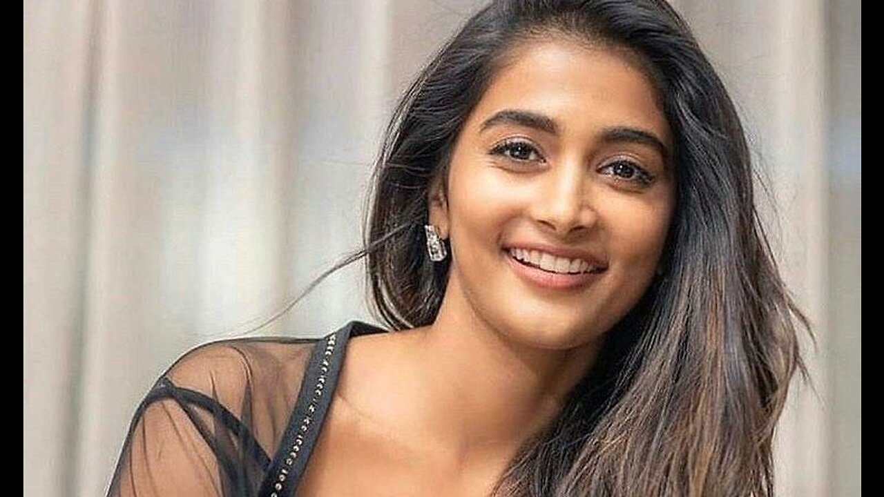 Wow pooja hegde she is beautiful