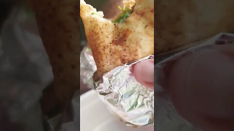 vai comer shawarma ou outro sanduíche com muito molho... use papel alumínio em vez de guardanapo 🥳