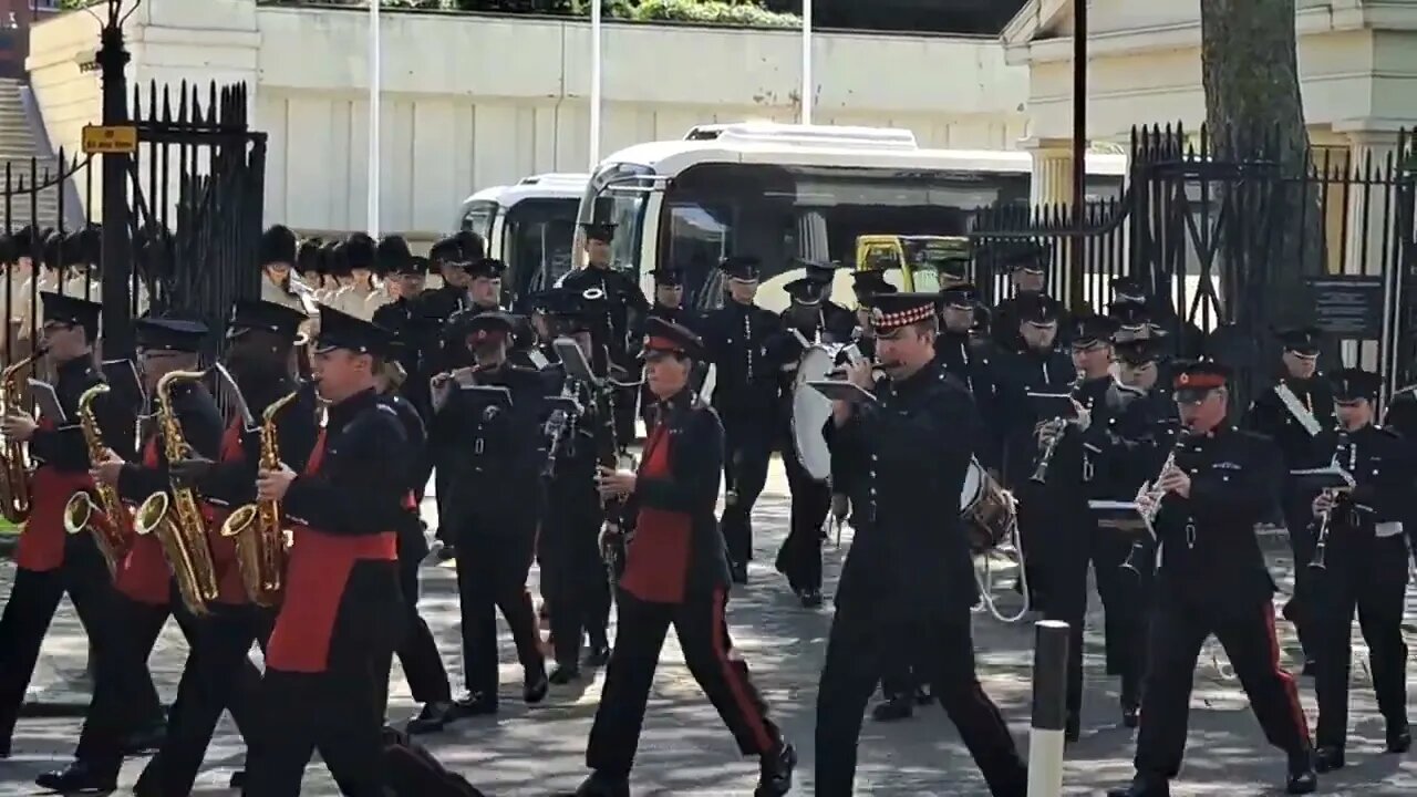 Rehearsal Wellington barracks for trooping of the colour #horseguardsparade