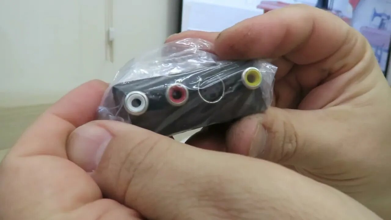 Adaptador Plug SCART para jacks Vídeo Composto, S-Vídeo e Áudio RCA bi-direcional