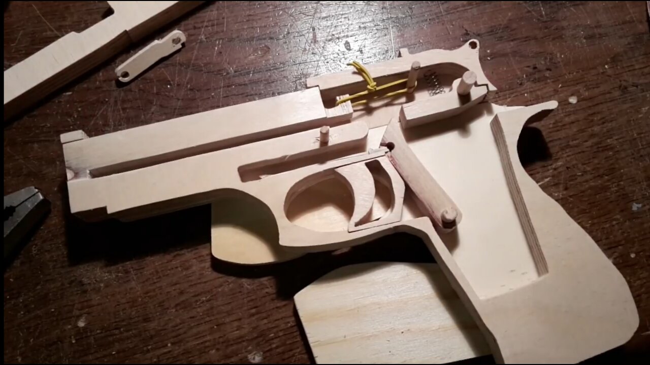 Making wooden Blowback Beretta M9 gun