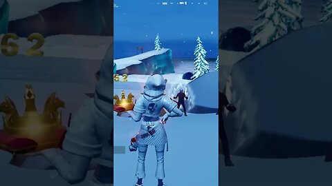 i found a friendly player in solo's #fortnite #solo #crownwins #youtubeshorts