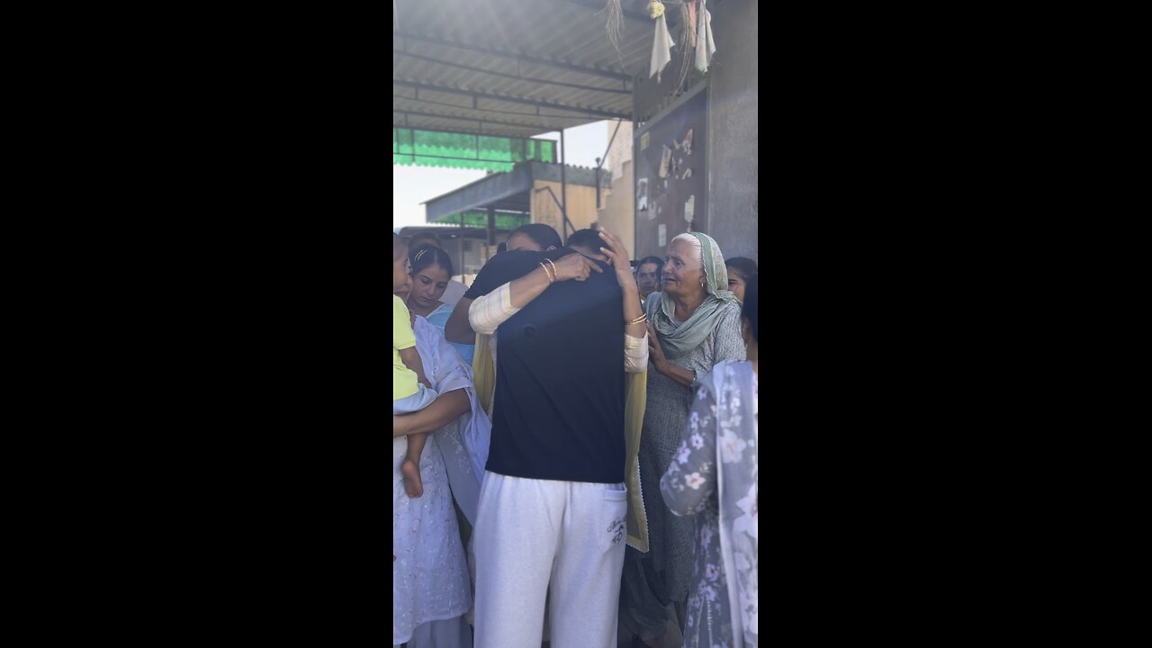 Ghar chadna bahut okha hunda