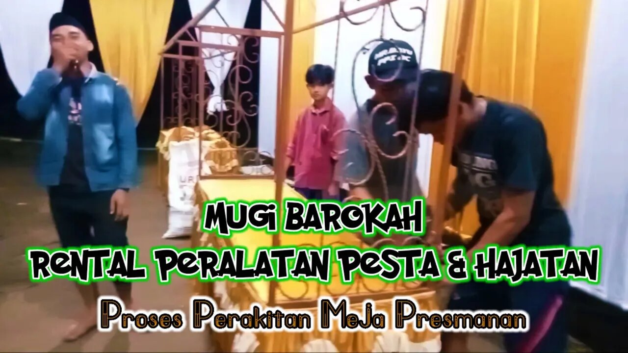 Proses Pemasangan Meja Prasmanan Acara Hajatan