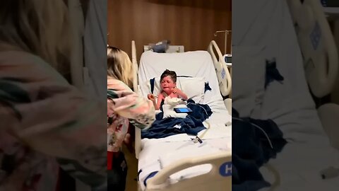 olha que emoção o encontro da mãe com o filho após 16 dias em coma