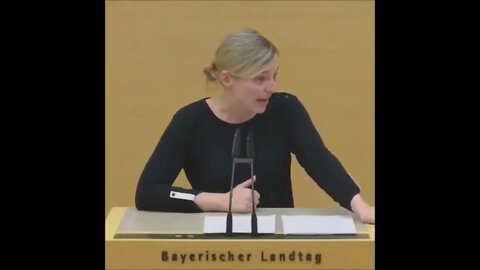 Katharina Schulze (Grüne) ist von innen heraus braun. Impfpflicht!! Impflicht!! Impfpflicht!!