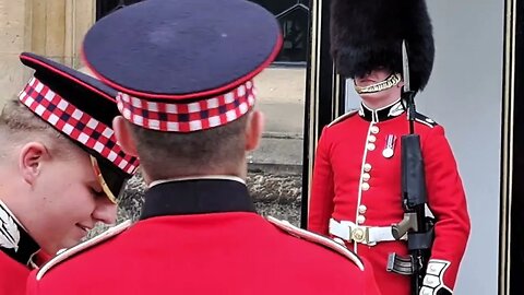 Tower of london guard don't laugh #horseguardsparade