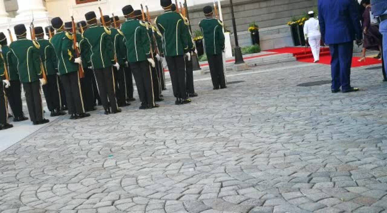 PHOTOS/VIDEO: President Cyril Ramaphosa arrives at Parliament for SONA (PJg)