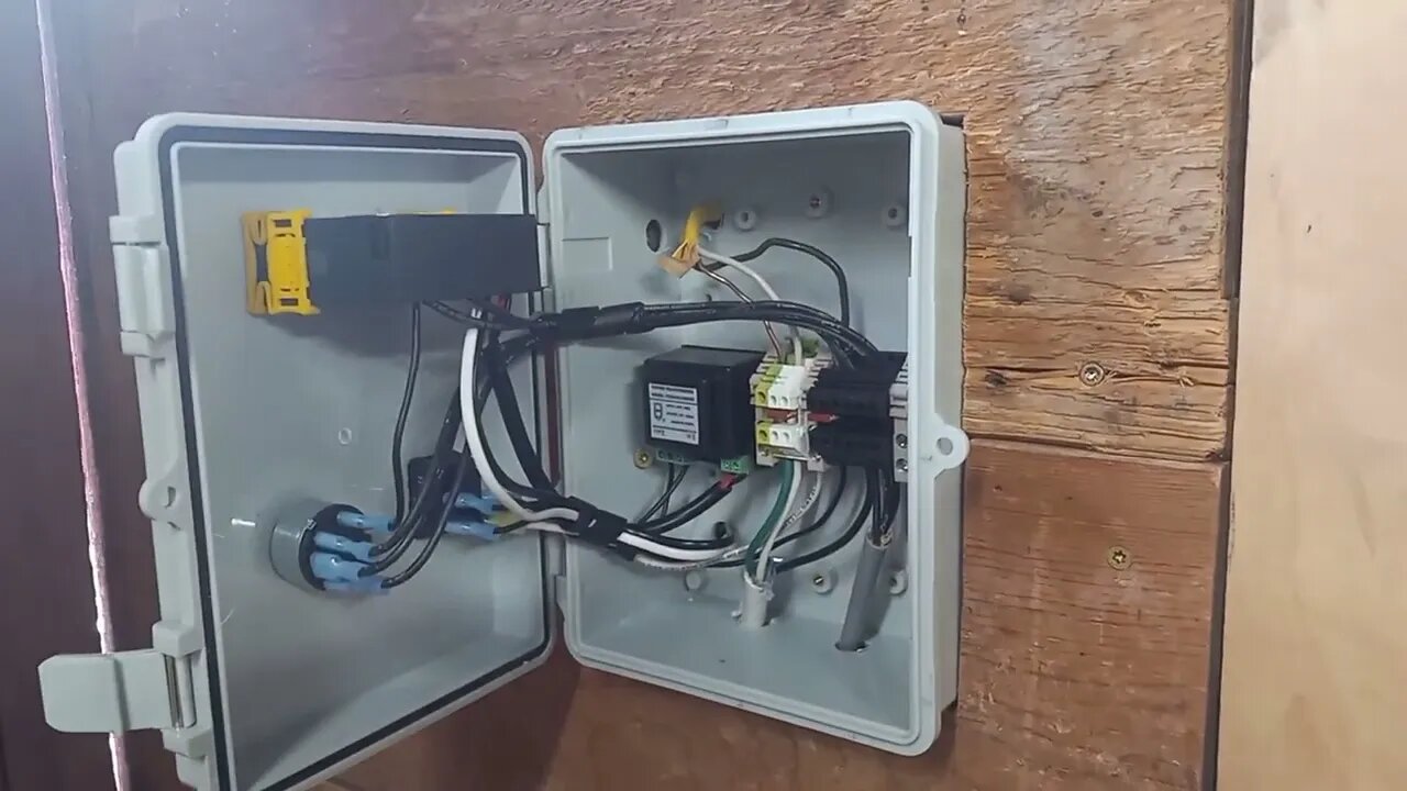 Butcher Shed Build Pt. 4 DIY walk-in cooler. Save $300 on a Coolbot. Use an SF-104 controller.