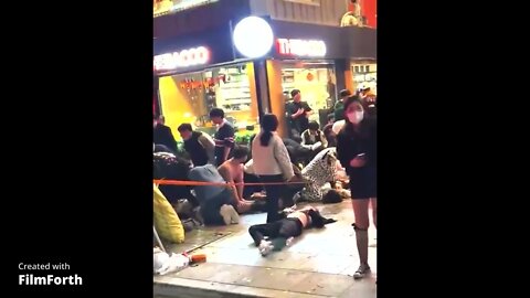 🚨 GRAPHIC 🚨 Dozens of people receive CPR in the streets of Seoul & at least 100 dead.