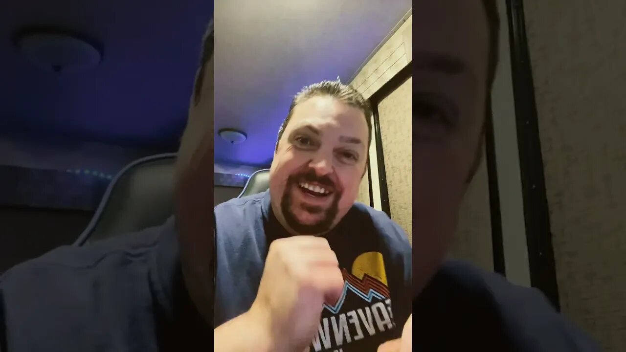 Raccoon vs 3 Cats 🤣