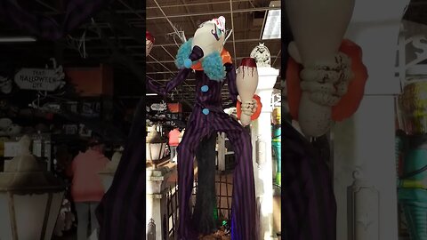 STILTS THE CLOWN in store demo SPRIT HALLOWEEN 2023 ANIMATRONIC #halloween #shorts