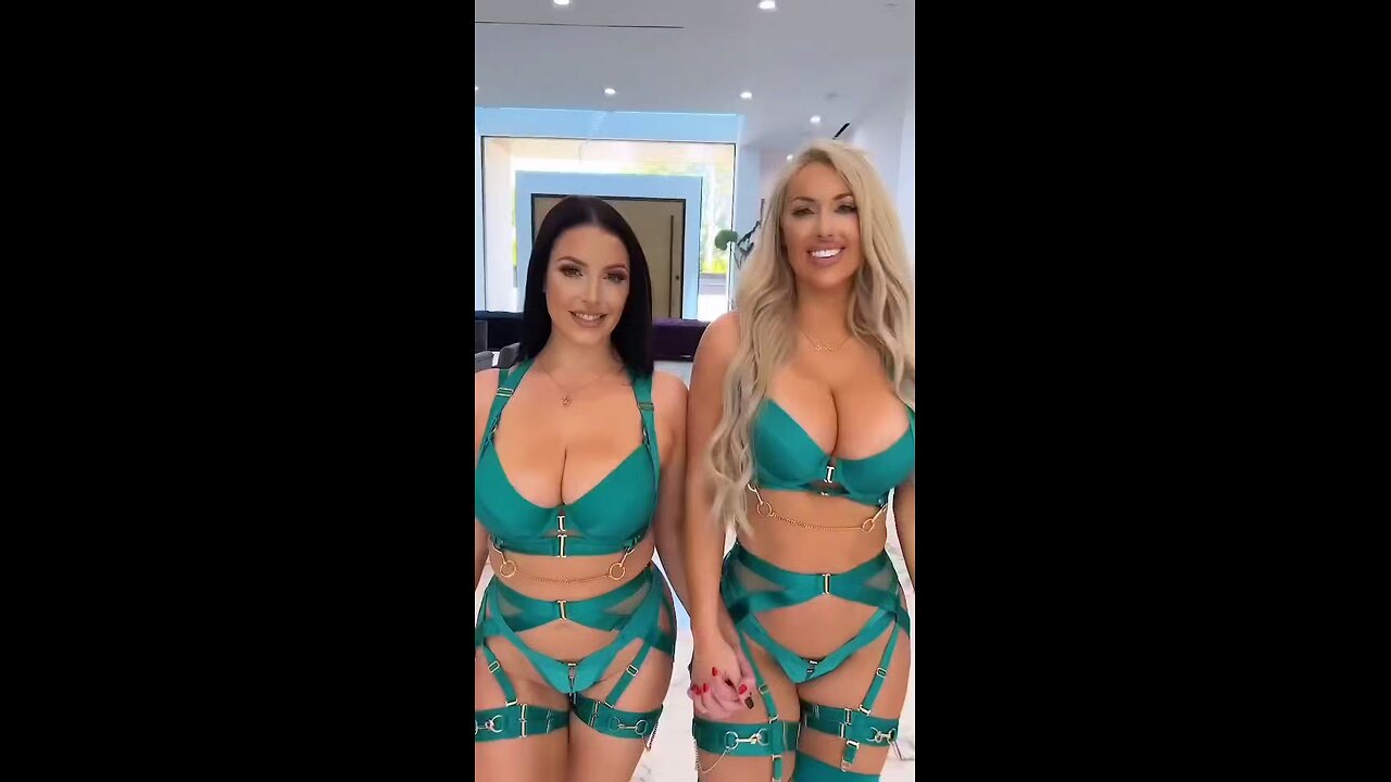 Bikini 👙 beauties boob dance