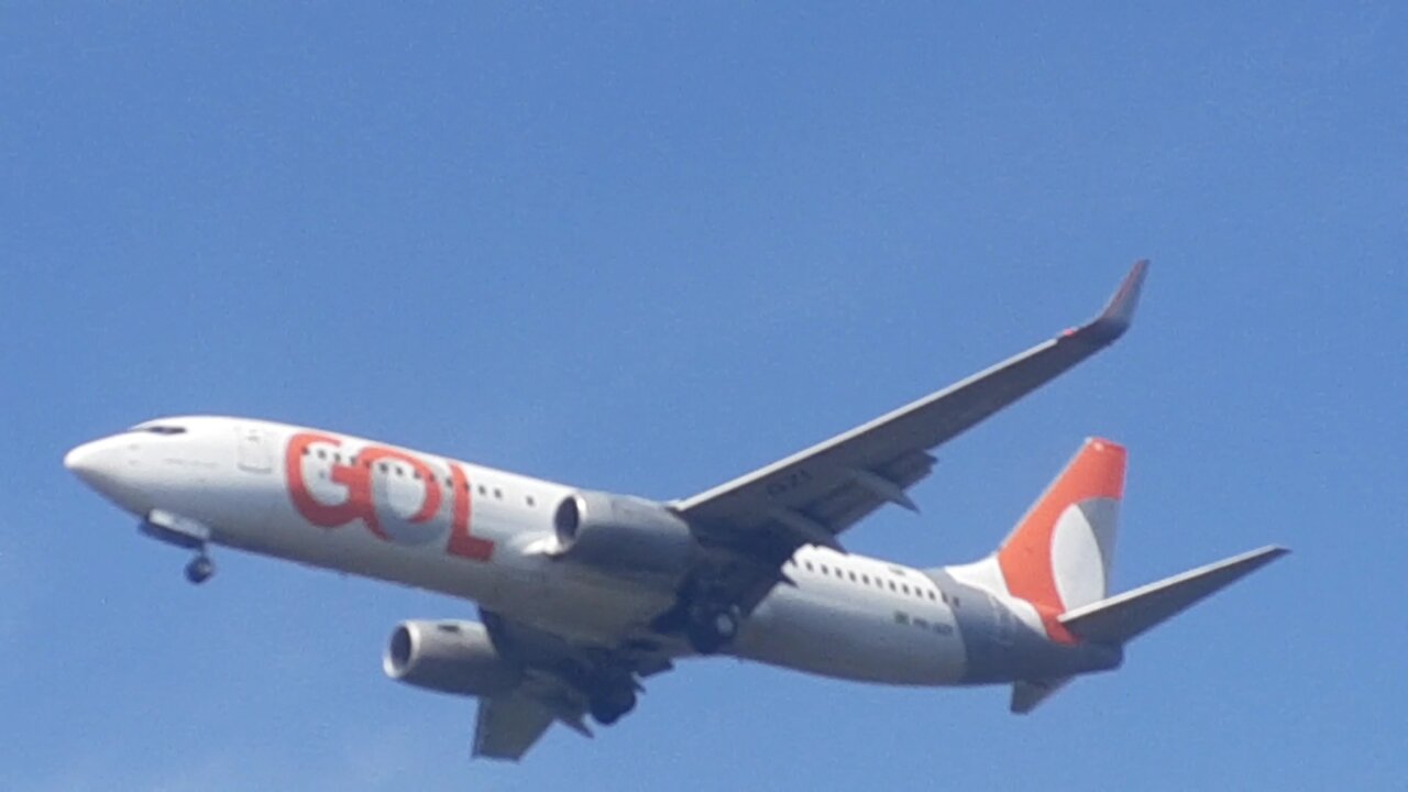 Boeing 737-800 PR-GZI filmado na cabeceira do Aeroporto Internacional de Manaus (10/08/2021)