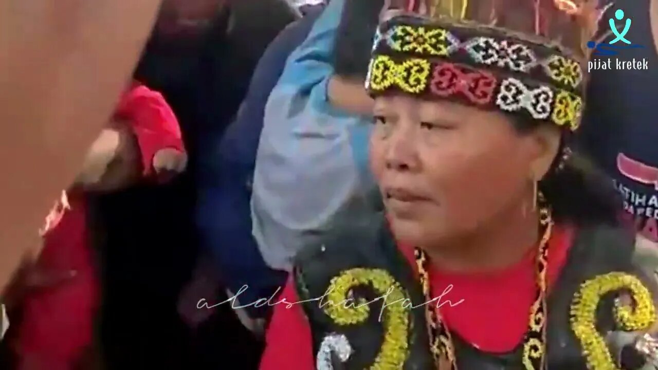 Pengobatan Ibu Ida Dayak | antrian masih panjang