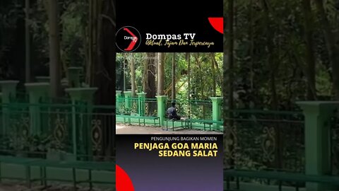 PENGUNJUNG BAGIKAN MOMEN PENJAGA GOA MARIA PADANG BULAN PRINGSEWU LAMPUNG, SEDANG SALAT.