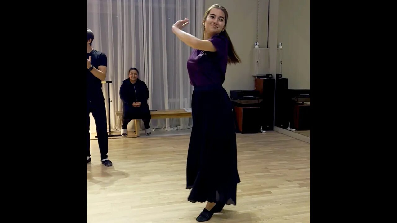 Lezginka 2023. Красивые девушки Казахстана танцуют лезгинку с парнями.