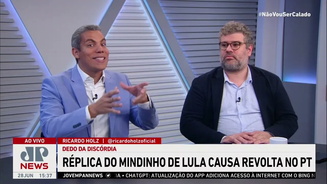 Réplica do mindinho de Lula causa revolta no PT I LINHA DE FRENTE