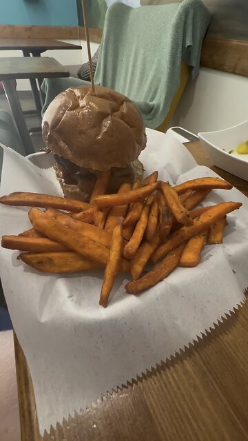 #miami #silverlake #hipster #fancyburger #tradditonalfood #american #americanfood