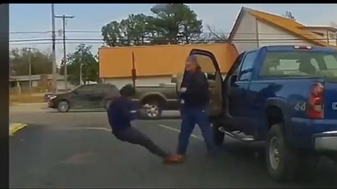 Road raging masktard gets the mask smacked off of him👊💥