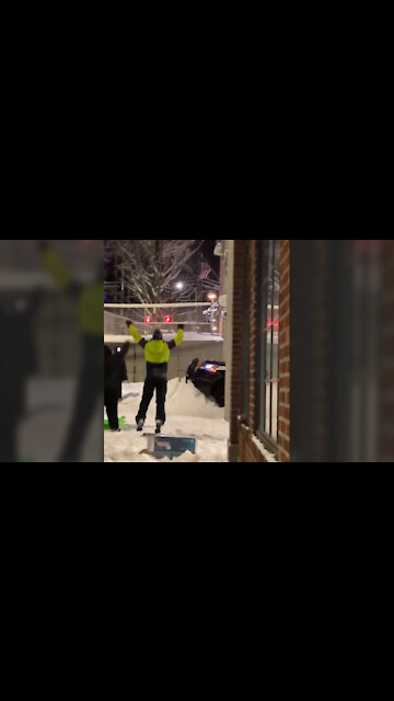 Seattle Antifa builds snow barrier in front of precinct, blocking police from responding