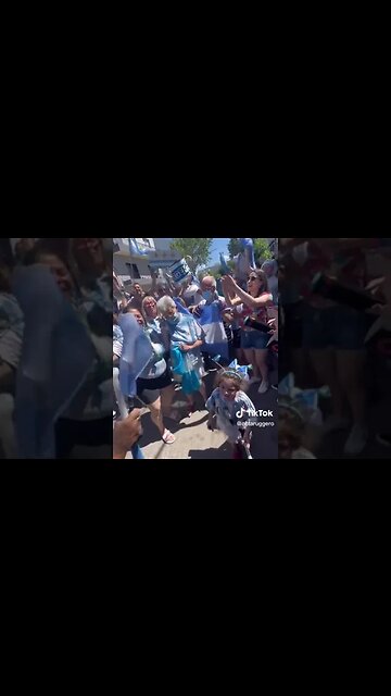 Argentinos comemorando com a abuela o título da Copa - Copa 2022