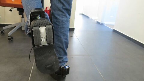 Self-balancing smart shoes that can prevent the elderly from falling