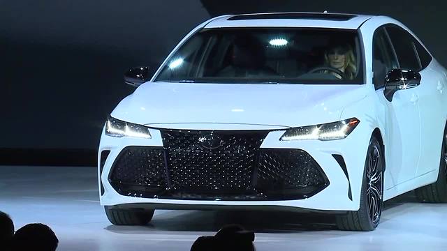 Toyota debuts 2019 Toyota Avalon makeover at Detroit auto show