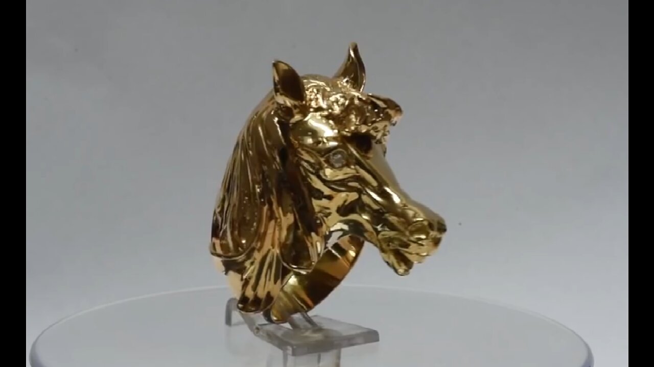 Horse head ring in 18KT gold and diamonds