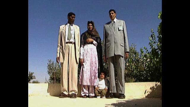 World's Tallest Couple Meet Smallest Man