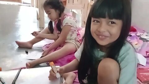 menggambar bersama teman | main dirumah