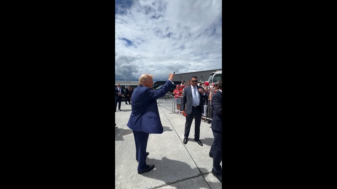 President Donald J. Trump is greeted by supporters in Pennsylvania!