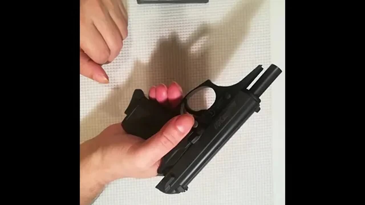 Bursa Thunder 380 - combat reload, ready to rip mag out should it not drop