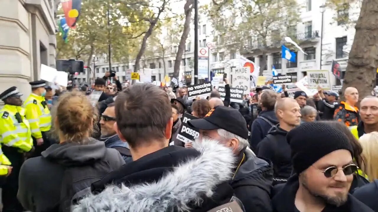 FREE AUSTRALIA THOUSANDS GATHER AT AUSTRALIA HOUSE 30/10/2021 #LONDON #UNITEFORFREEDOM