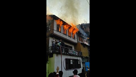 বাসা বাড়িতে আগুন লাগলে ঠান্ডা মাথায় কাজ করুন।