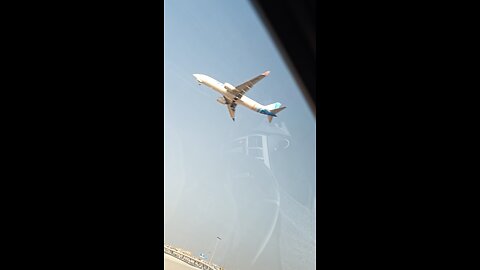 Dubai airport landing busy airport