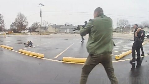 Fleeing Suspect Gets Shot After Pointing Gun at Officers in Litchfield, Illinois