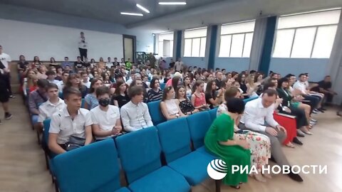 First children to graduate from a Russian-style school in Melitopol, Zaporozhye region