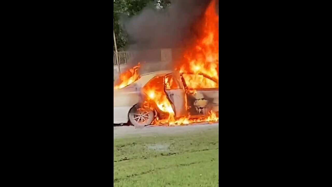 FeelinG sad For the Owner 🥺 #car burn 🔥