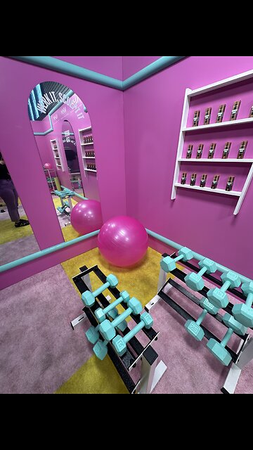 what was in my @NYX Professional Makeup goodiebag ? #makeup #nyxcosmetics #popup #beauty #hi