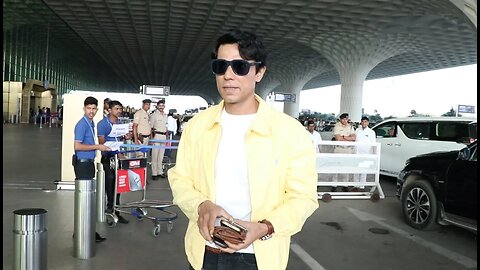 Randeep Hooda Snapped At Airport Flying From Mumbai