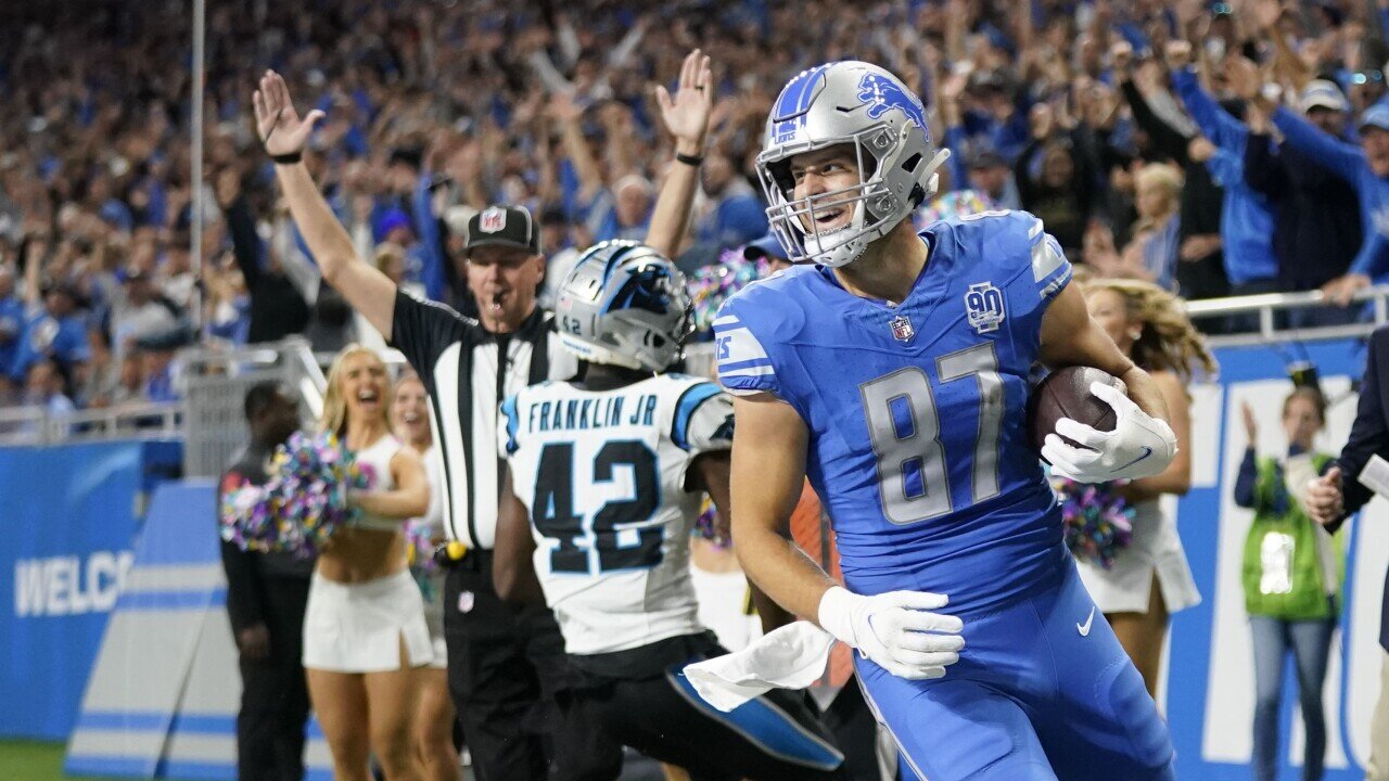 Motor City Madness: Detroit Lions Crush Carolina Panthers 42-24 in NFL Thriller