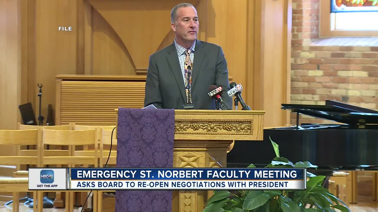 Faculty at St. Norbert College vote to keep their president in De Pere