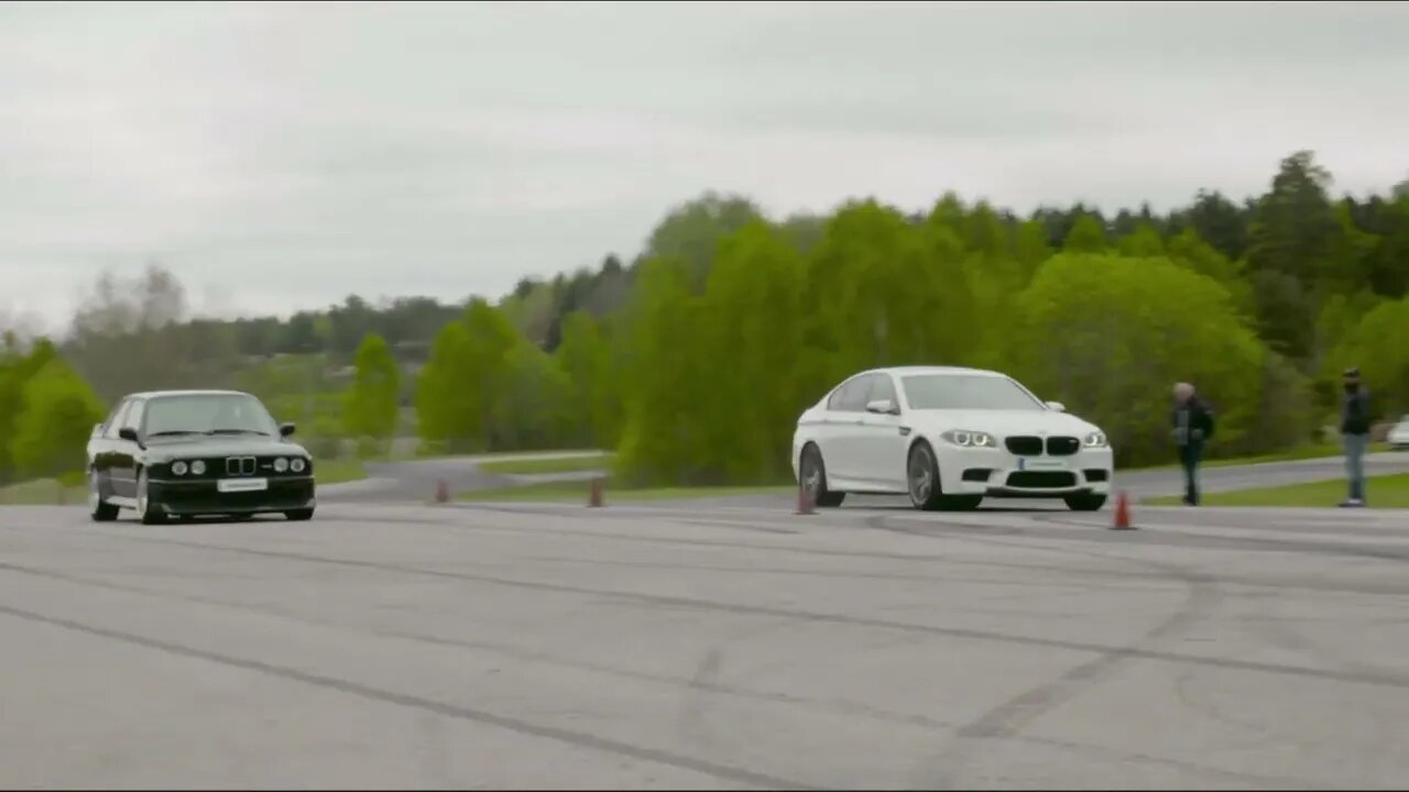 😱 530 HP BMW M3 E30 V10 vs 560 HP BMW M5 F10 😱