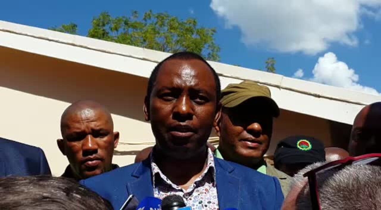 SA mining minister meets Beatrix mine's management (e3d)