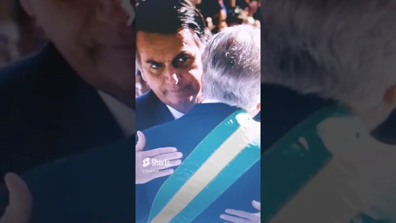 BOLSONARO C4G4 NA FAIXA E MANDA ENTREGAR PRA LULA?! #shorts #bolsonaro #lula #brasil #faixa