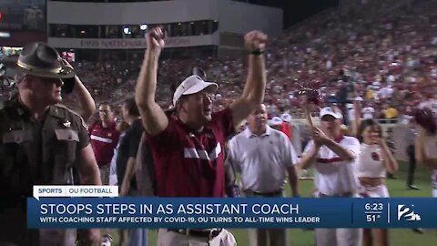 Bob Stoops steps in as assistant coach