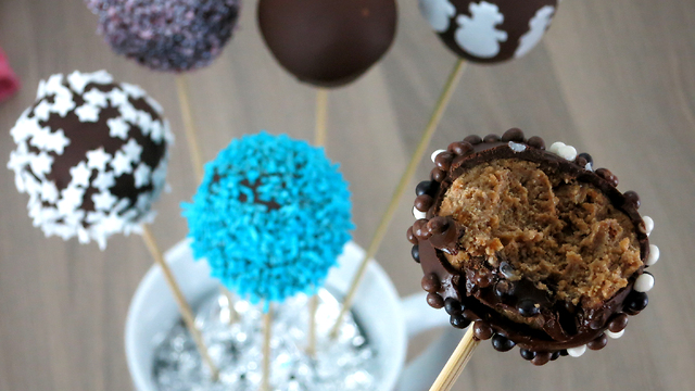 How to make Christmas cake pops