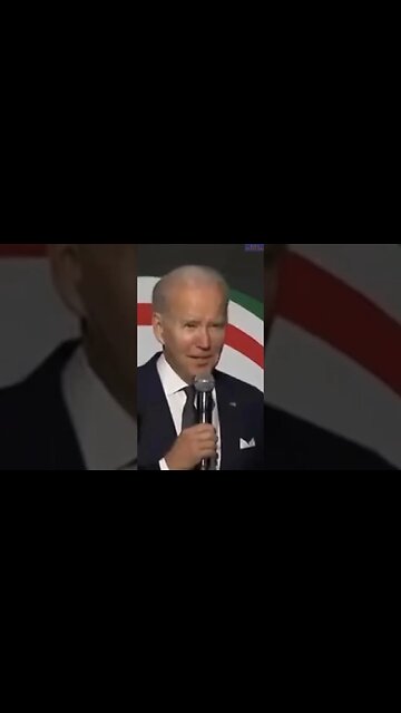 Joe Biden forgets who he is singing happy birthday to.